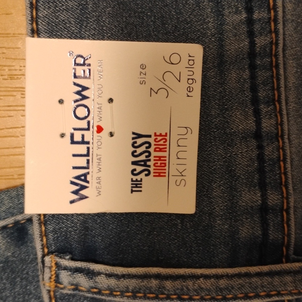 Wallflower “The Sassy” High Rise Skinny Jeans – Size 3/26 Regular – NWT - Picture 6 of 7